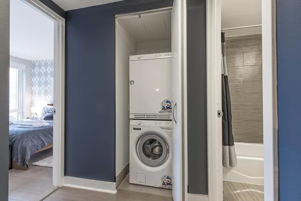 $4,650 | 450 West 42nd Street, Unit 36J | Hell's Kitchen
