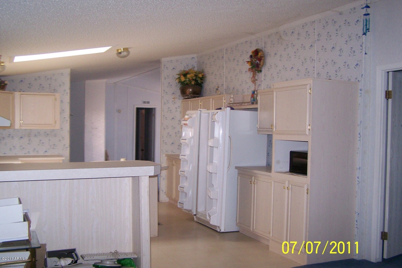 3466 North Ralston Road Maricopa, AZ 85139 - Photo 8 of 13 kitchen