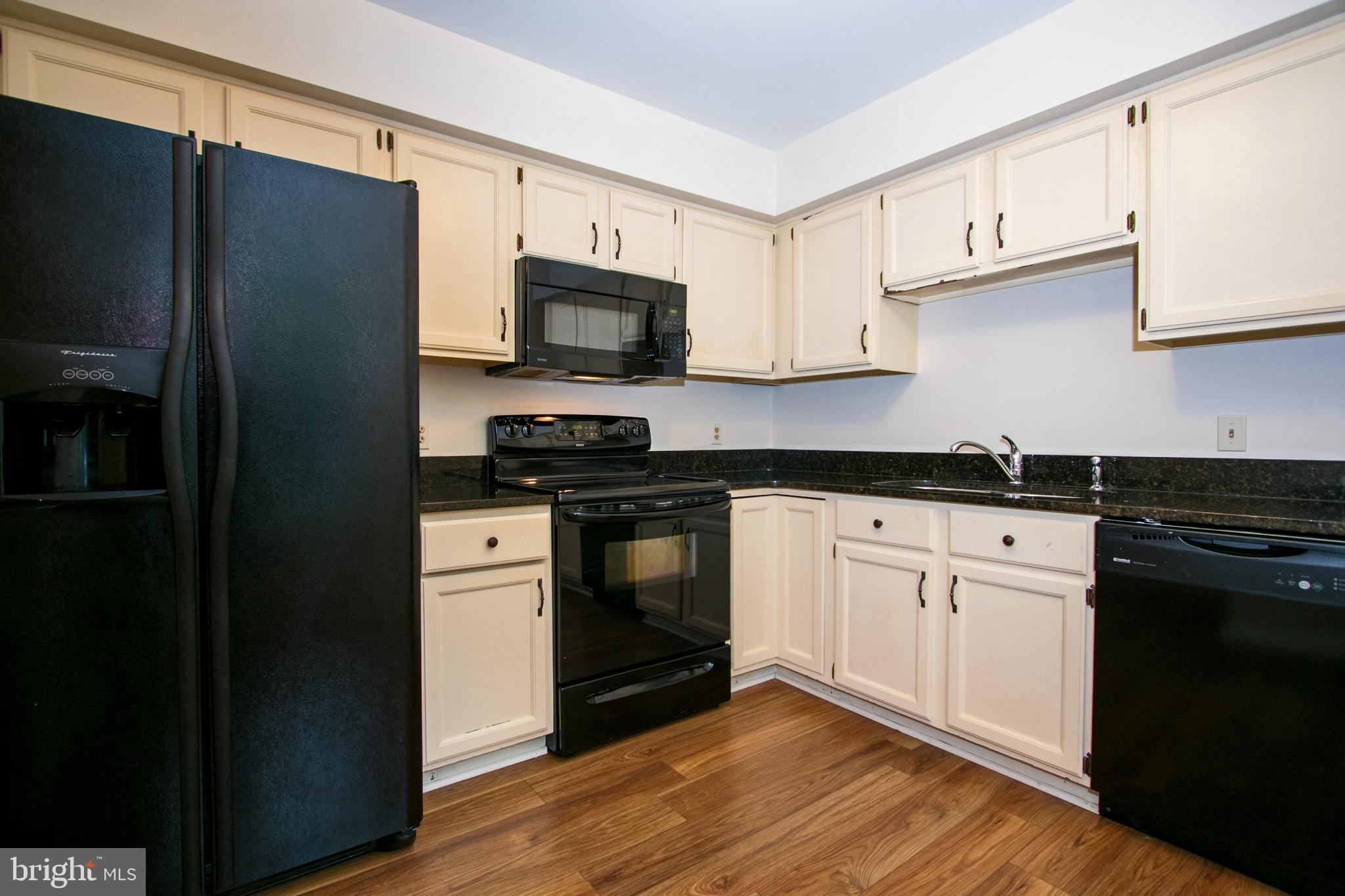 161 Valley Stream Lane Chesterbrook, PA 19087 - Photo 3 of 28 Kitchen