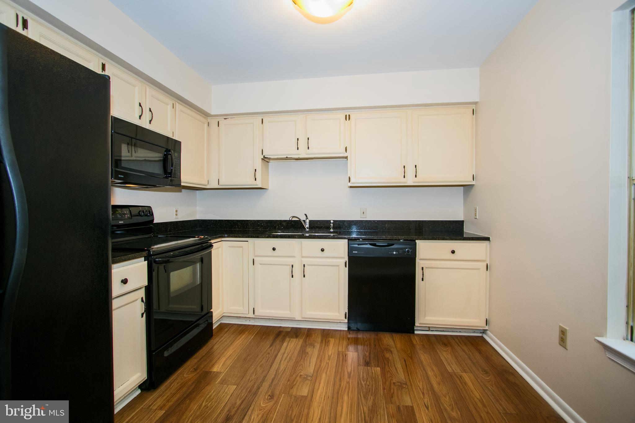 161 Valley Stream Lane Chesterbrook, PA 19087 - Photo 4 of 28 Kitchen