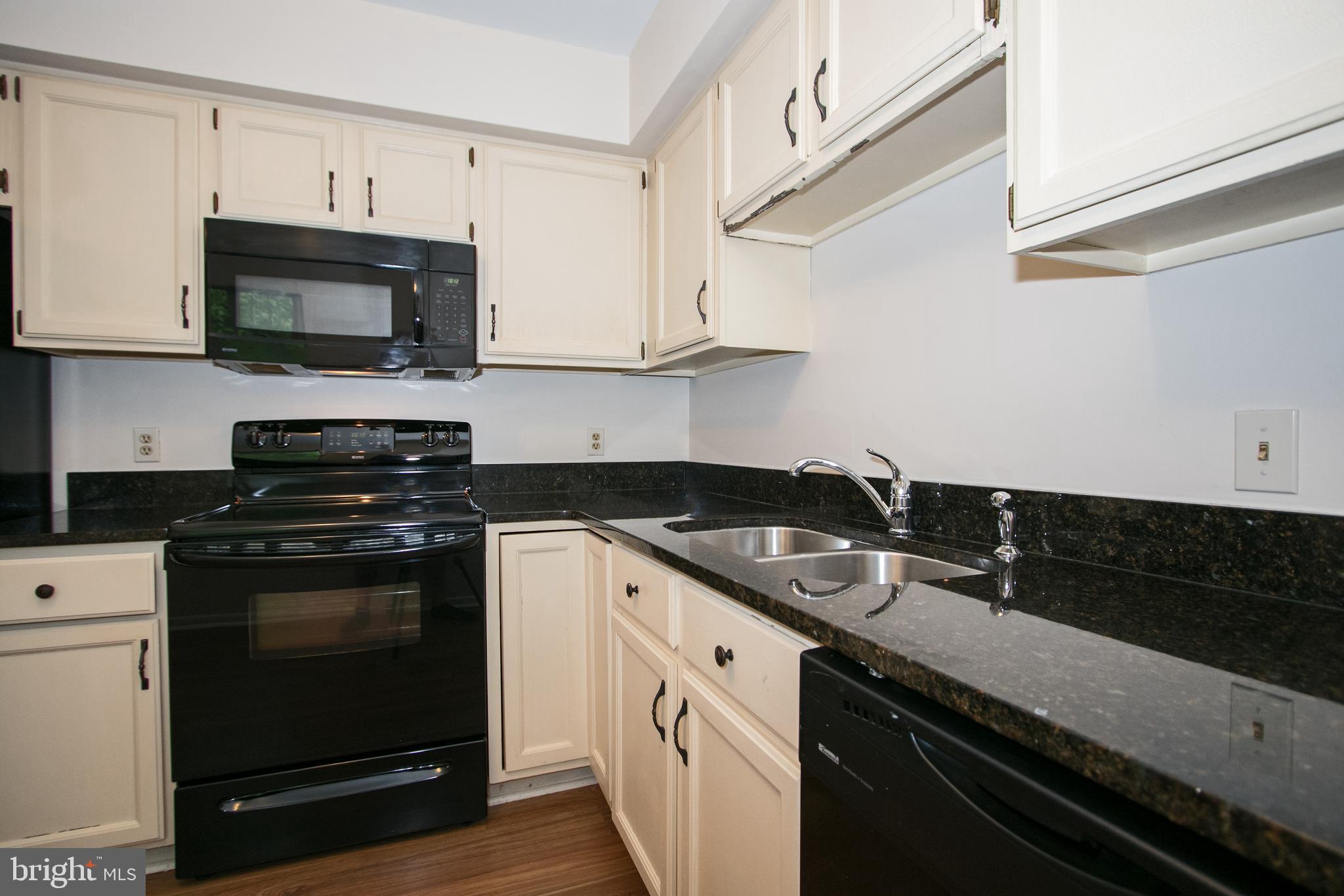 161 Valley Stream Lane Chesterbrook, PA 19087 - Photo 5 of 28 Kitchen