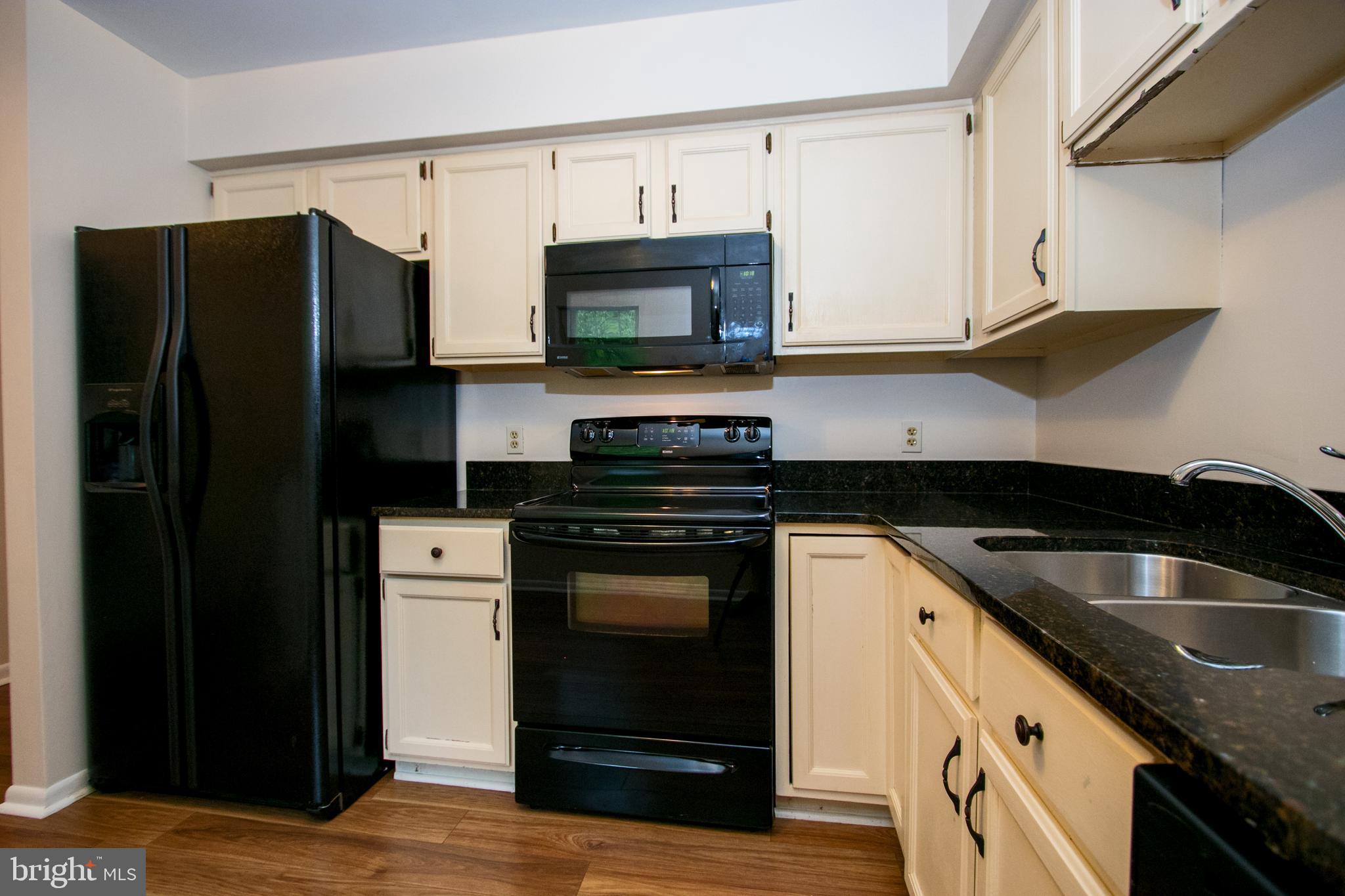 161 Valley Stream Lane Chesterbrook, PA 19087 - Photo 7 of 28 Kitchen