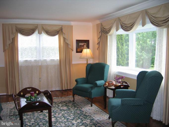 15006 Rolling Ridge Road Haymarket, VA 20169 - Photo 4 of 22 Formal living room w/bay window