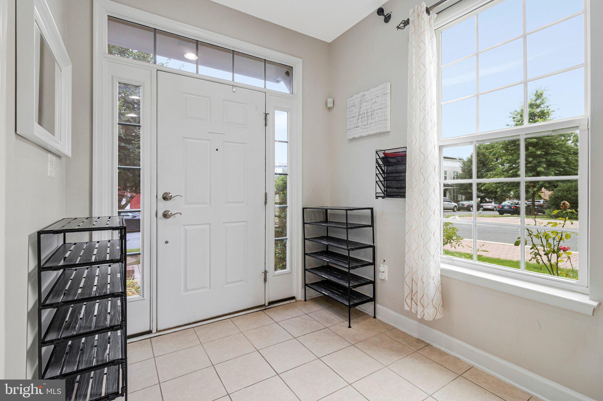11718 Leesborough Circle Silver Spring, MD 20902 - Photo 6 of 42 Foyer