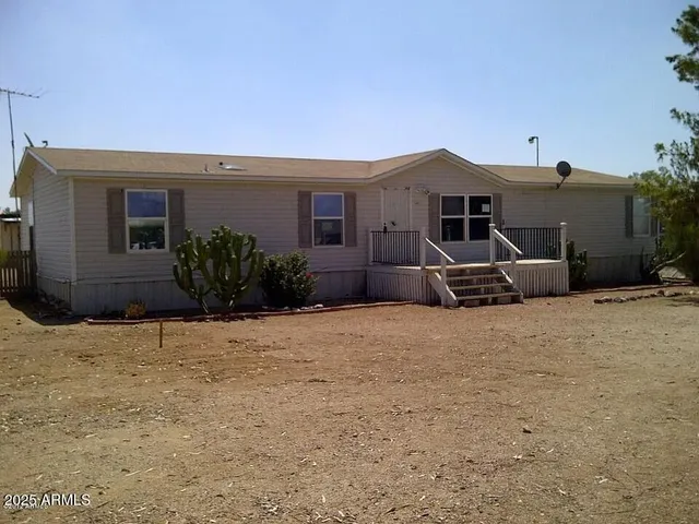 $1,750 | 26629 North 206th Avenue, Wittmann, AZ 85361