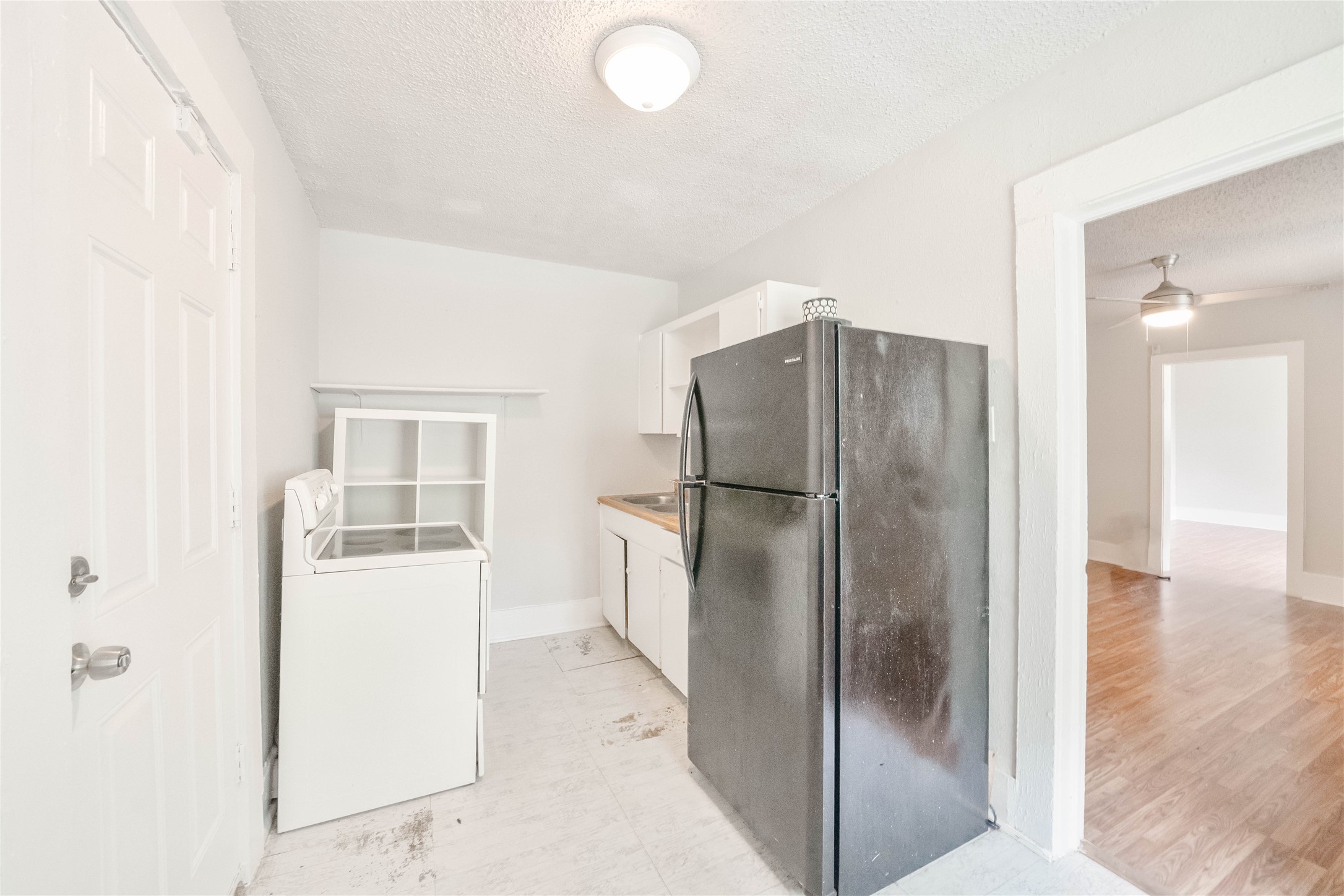 315 8th Avenue North, Unit 2 Texas City, TX 77590 - Photo 4 of 6 a kitchen with a refrigerator and a sink