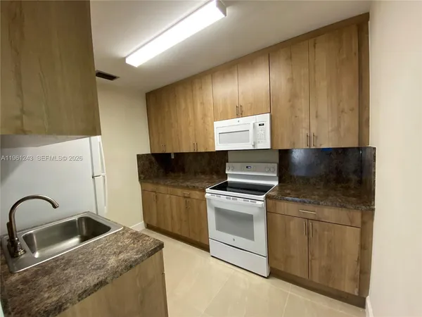 $2,800 | 1158 Southwest 11th Avenue, Unit 1160, Miami, FL 33129