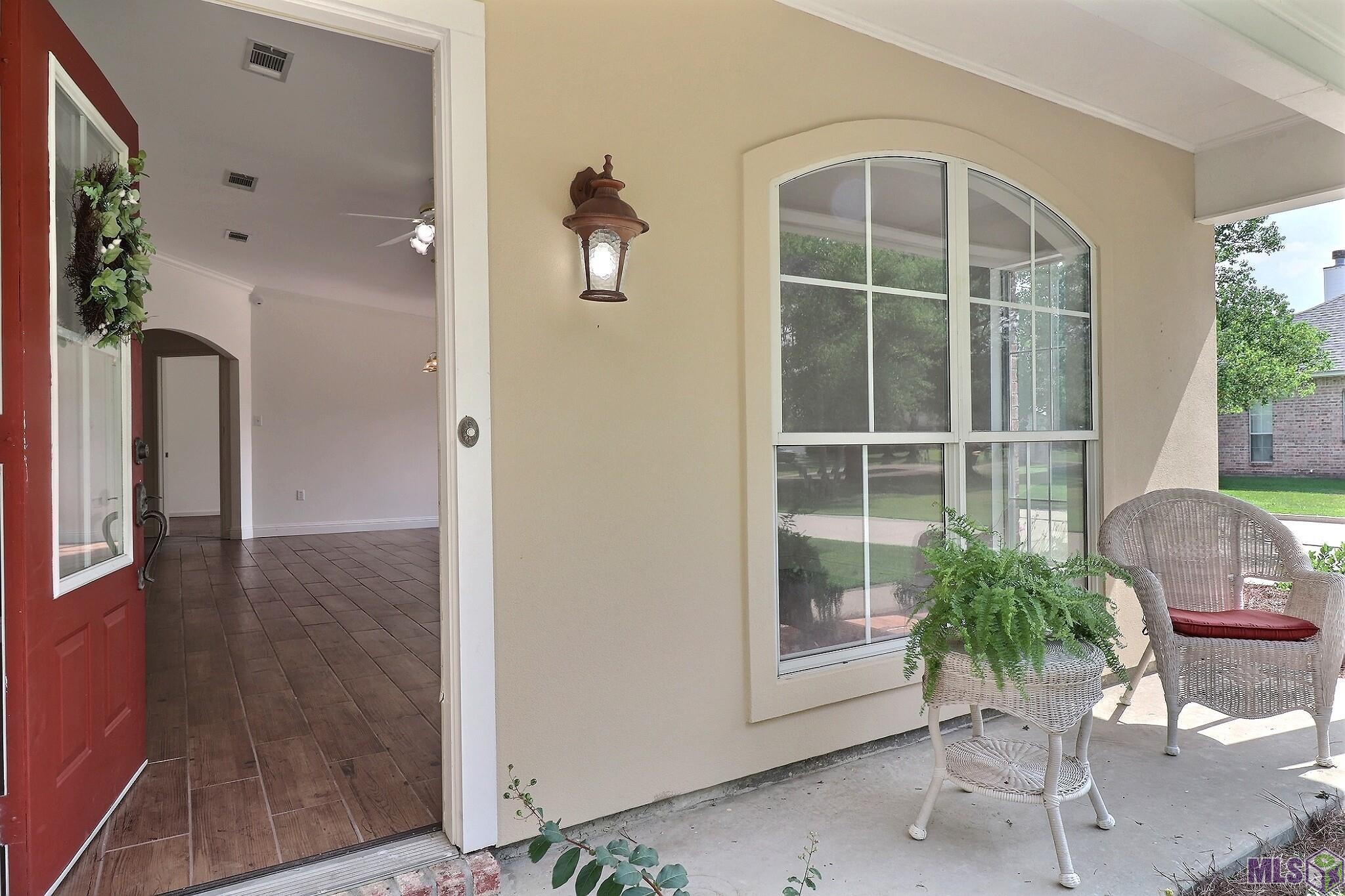 10561 Eagle Crest Road Denham Springs, LA 70726 - Photo 3 of 27 Gallery Image 3