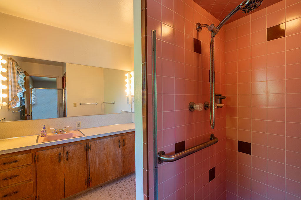 3504 Edgewood Road Eureka, CA 95501 - Photo 7 of 17 Master Bathroom