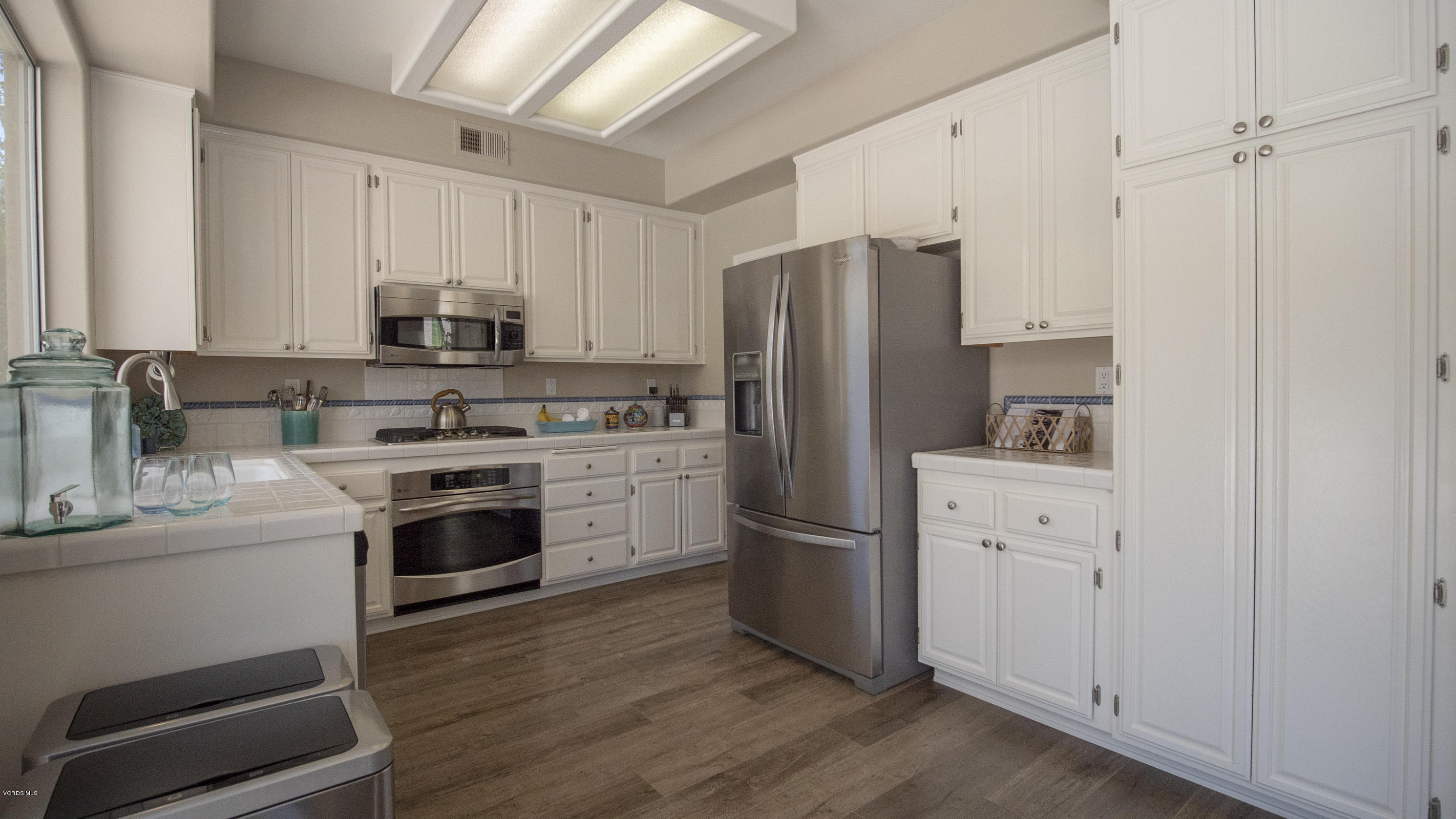 3944 Sunsetridge Road Moorpark, CA 93021 - Photo 7 of 25 a kitchen with stainless steel appliances a refrigerator stove and sink