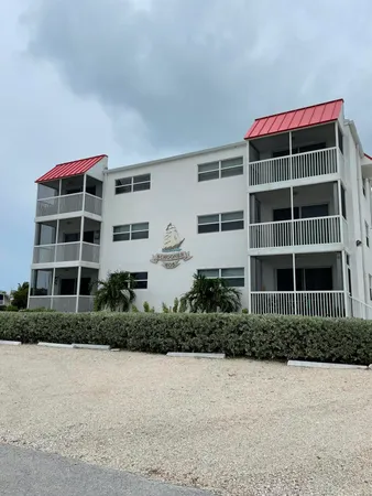 $2,900 | 605 Sombrero Beach Road, Unit 303, Marathon, FL 33050