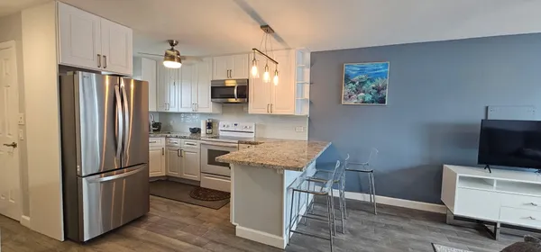 $2,900 | 605 Sombrero Beach Road, Unit 303, Marathon, FL 33050