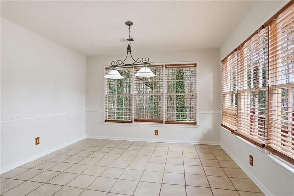 889 Lakeview Road Grayson, GA 30017 - Photo 11 of 35