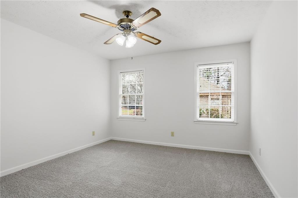 889 Lakeview Road Grayson, GA 30017 - Photo 16 of 35