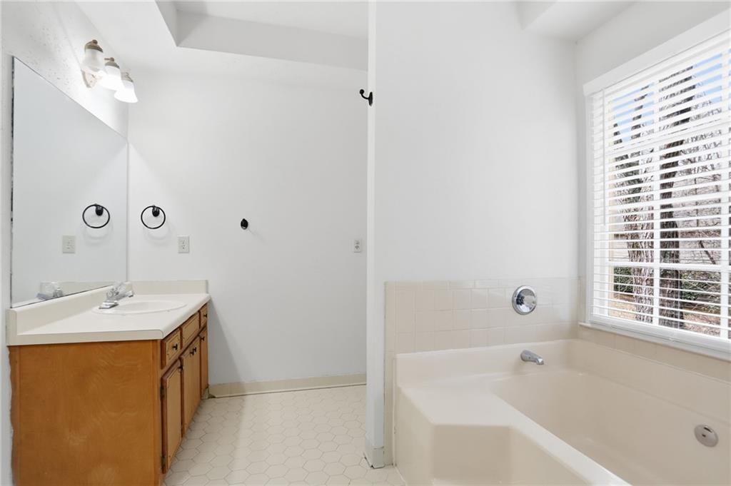 889 Lakeview Road Grayson, GA 30017 - Photo 22 of 35