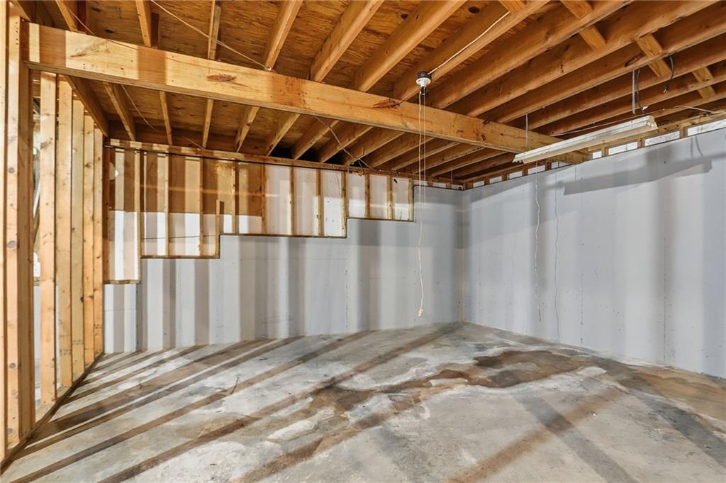 889 Lakeview Road Grayson, GA 30017 - Photo 25 of 35