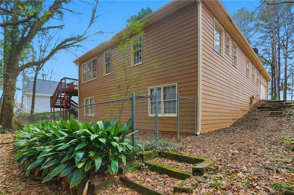 889 Lakeview Road Grayson, GA 30017 - Photo 32 of 35