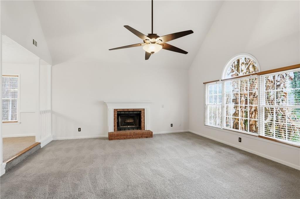 889 Lakeview Road Grayson, GA 30017 - Photo 4 of 35