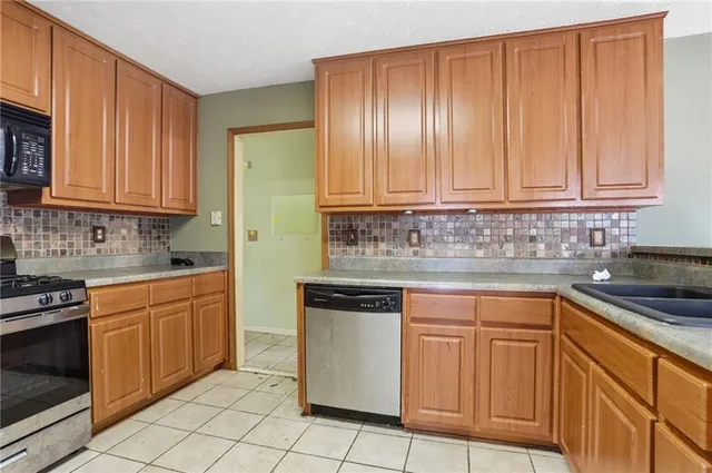 $334,900 | 889 Lakeview Road, Grayson, GA 30017