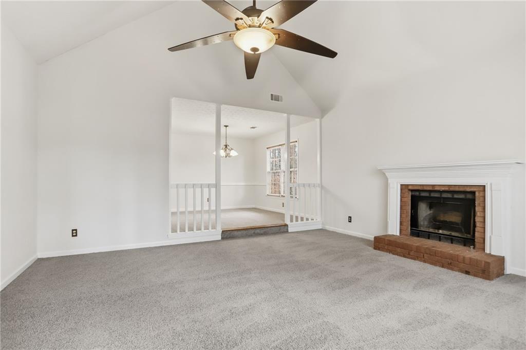 889 Lakeview Road Grayson, GA 30017 - Photo 5 of 35