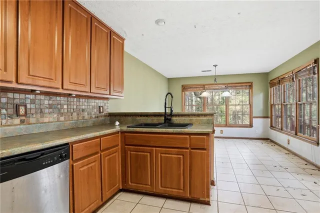 $334,900 | 889 Lakeview Road, Grayson, GA 30017