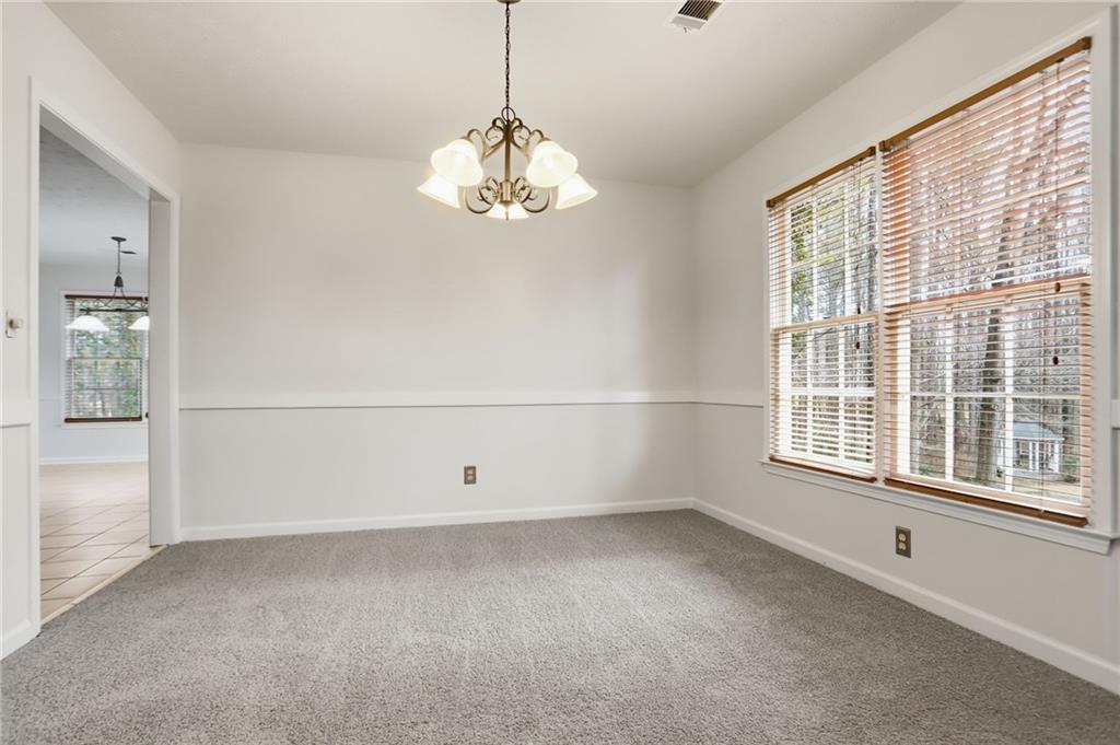 889 Lakeview Road Grayson, GA 30017 - Photo 9 of 35