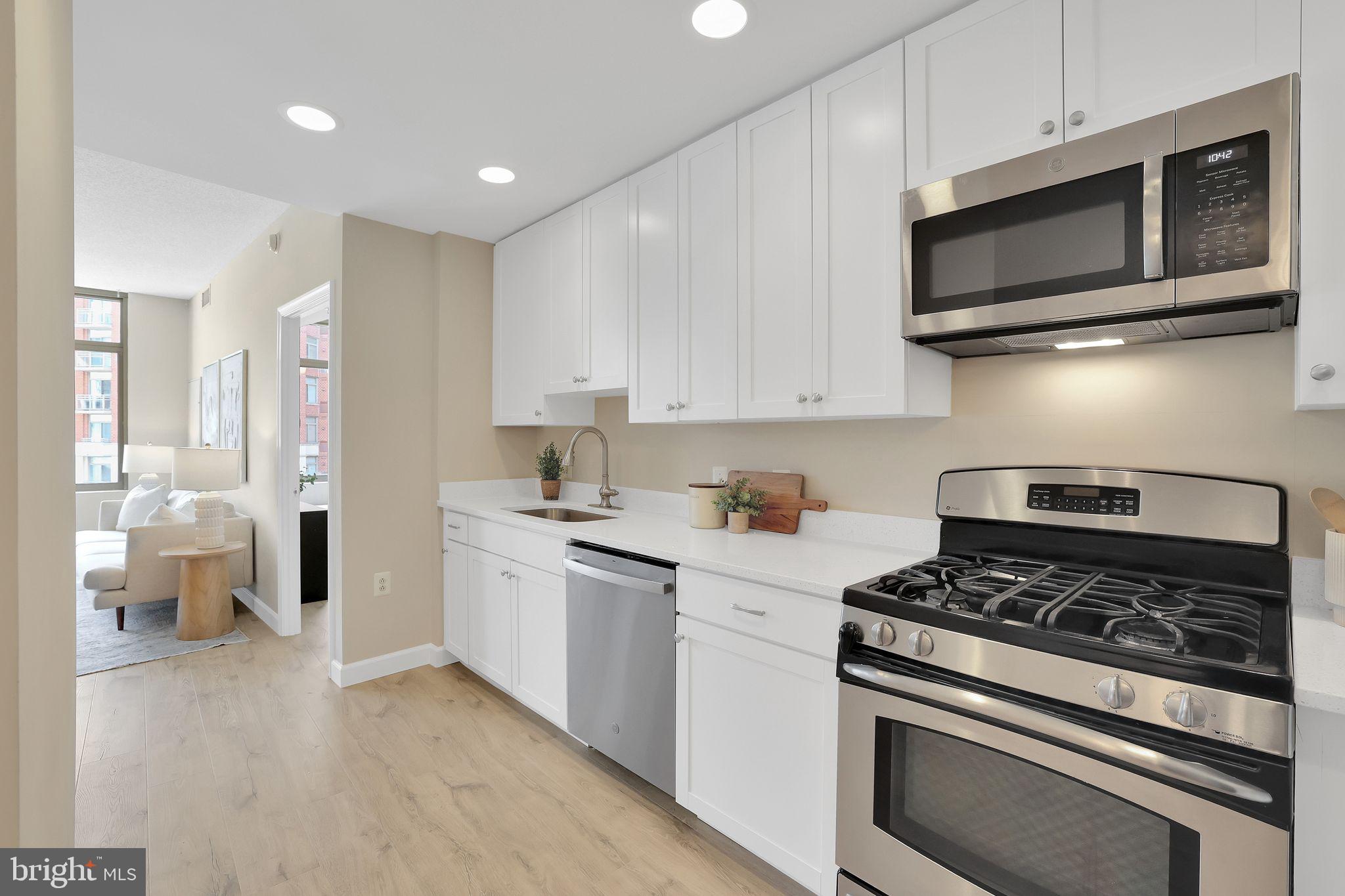 3600 South Glebe Road, Unit 321W Arlington, VA 22202 - Photo 4 of 51 New quartz countertops