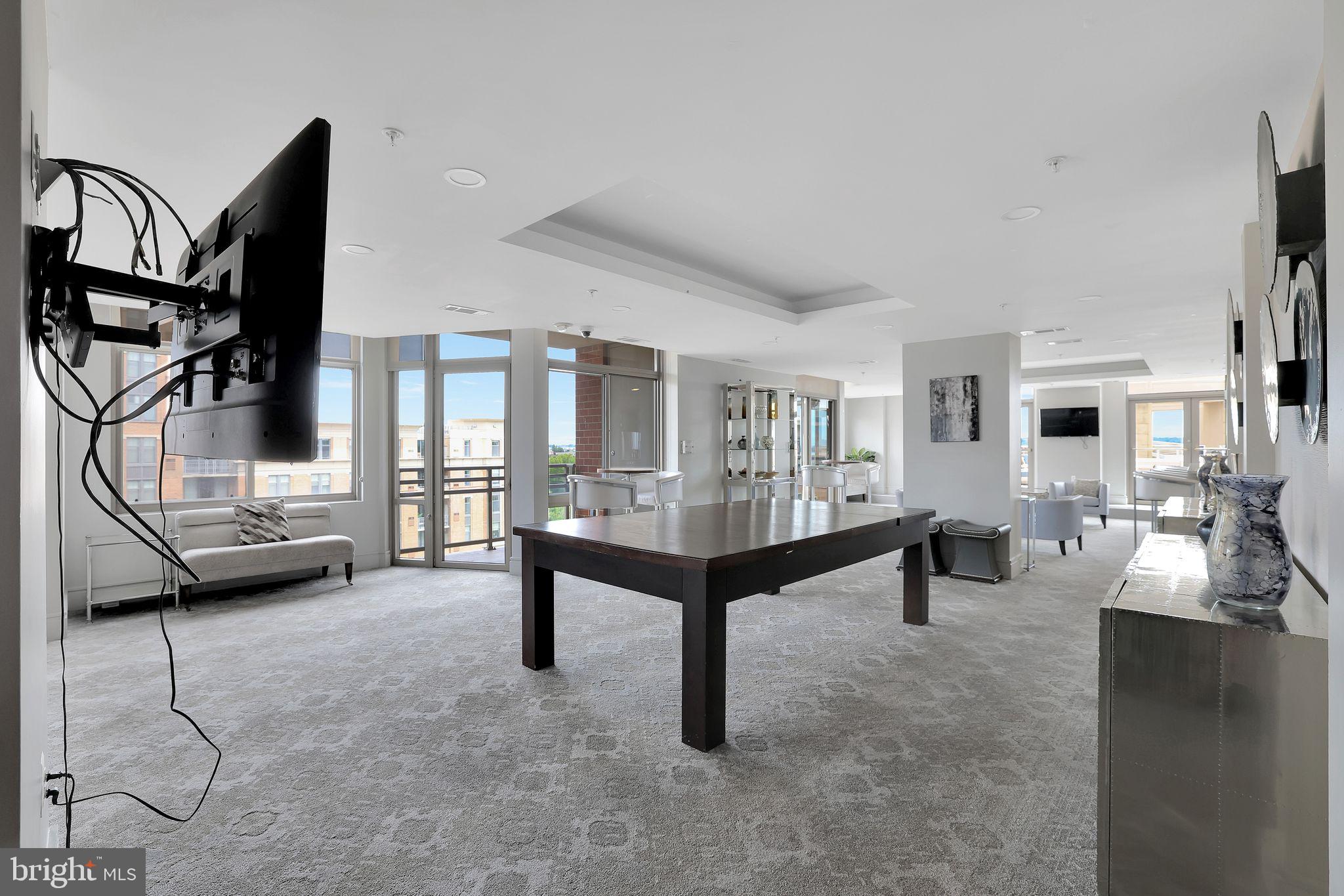 3600 South Glebe Road, Unit 321W Arlington, VA 22202 - Photo 43 of 51 Resident lounge