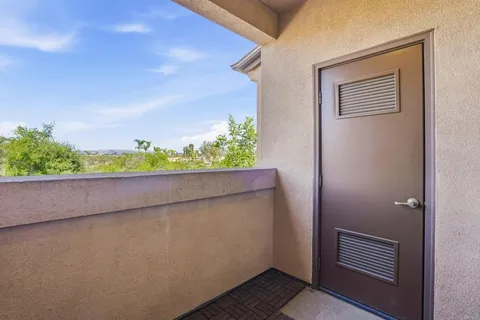$895,000 | 11130 Taloncrest Way, Unit 19, San Diego, CA 92126
