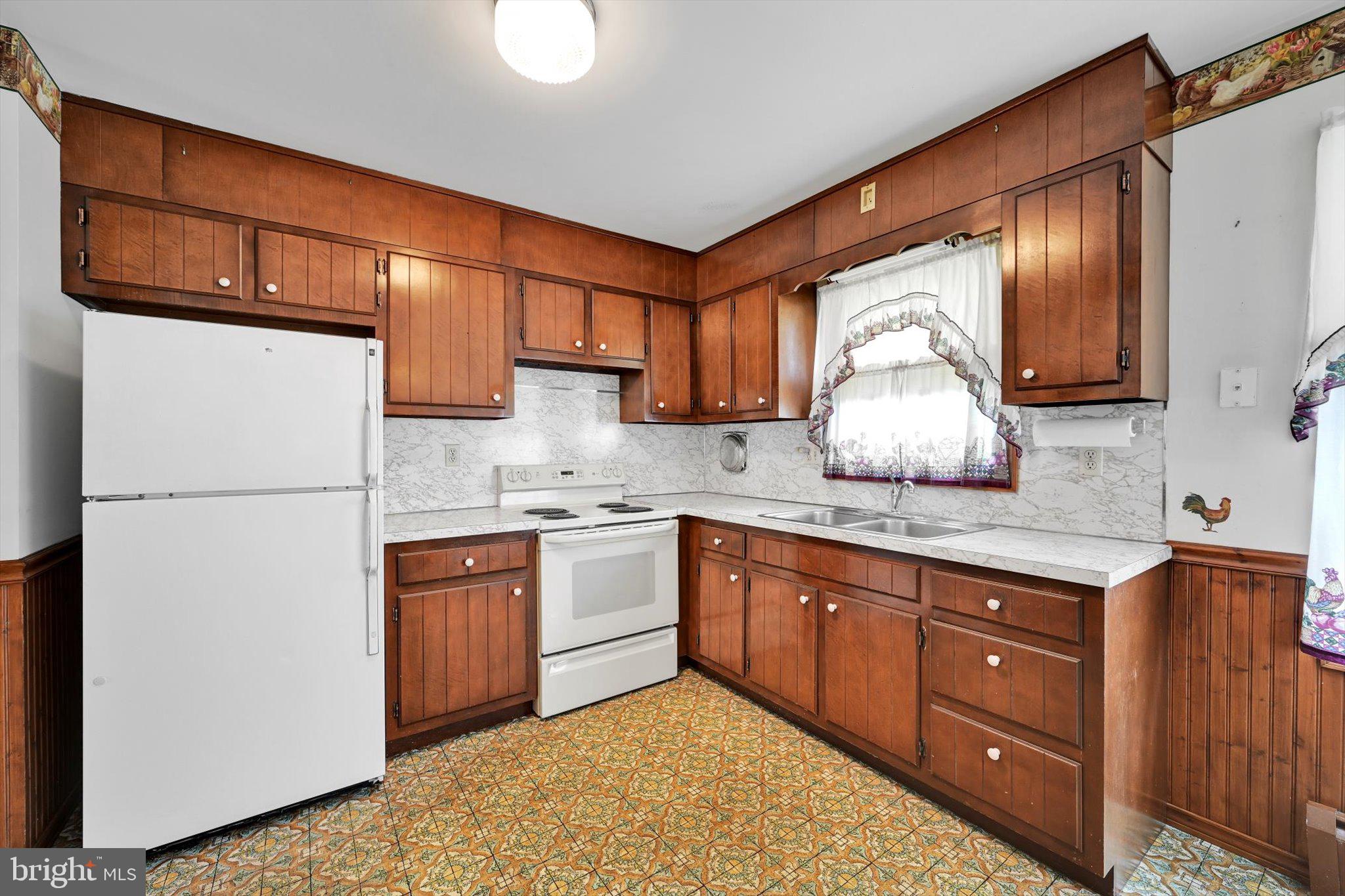 659 Vester Place Sinking Spring, PA 19608 - Photo 11 of 29 Kitchen