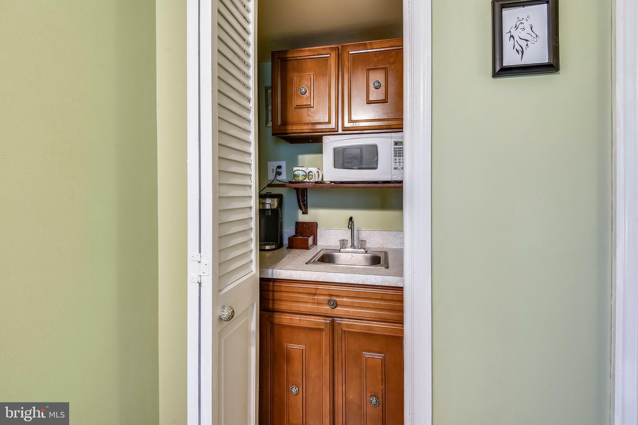 13216 Compton Road Clifton, VA 20124 - Photo 26 of 79 Interior - lower level bedroom #3 kitchenette