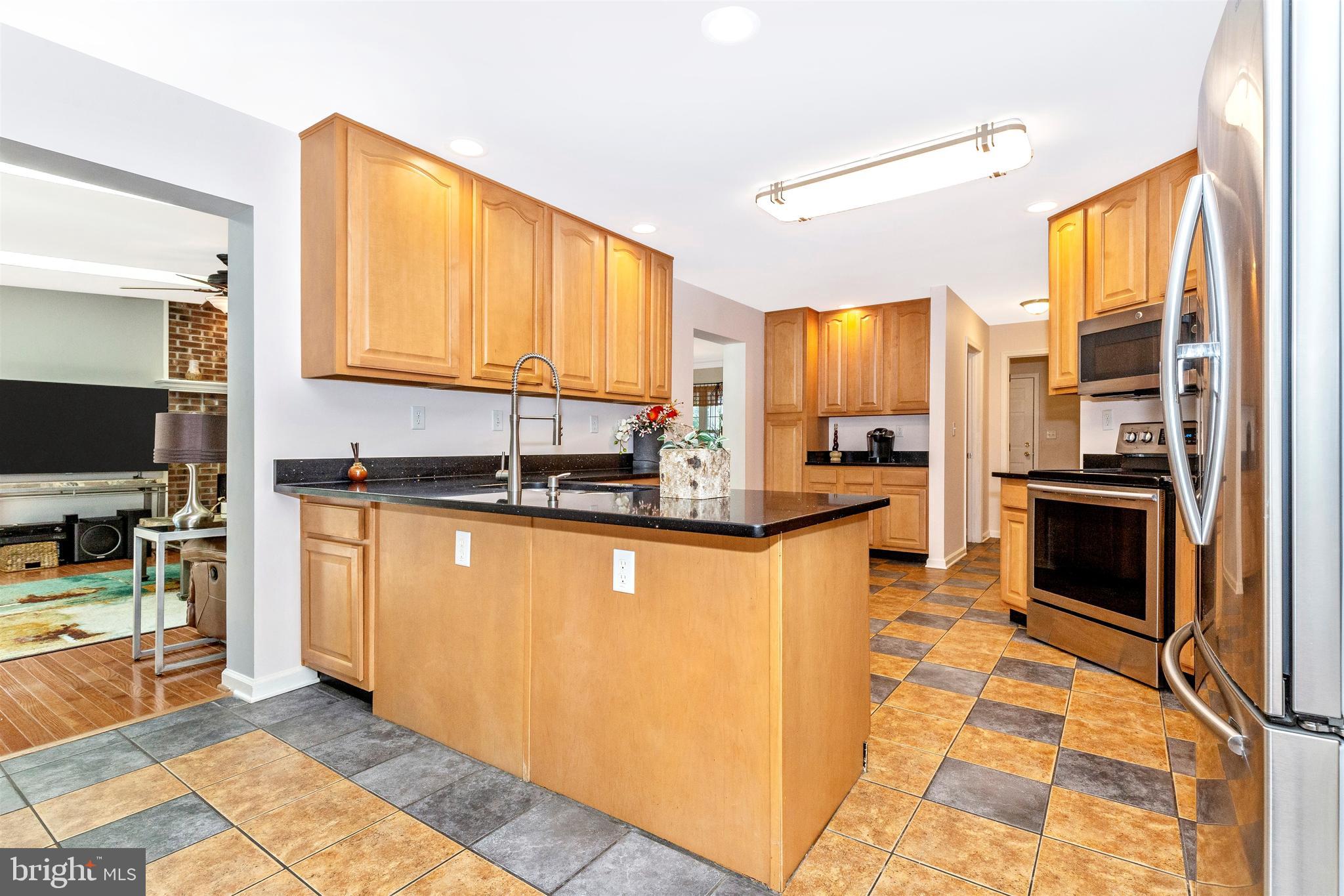6250 Mt Phillip Road Frederick, MD 21703 - Photo 11 of 79 Kitchen - Lots of Storage