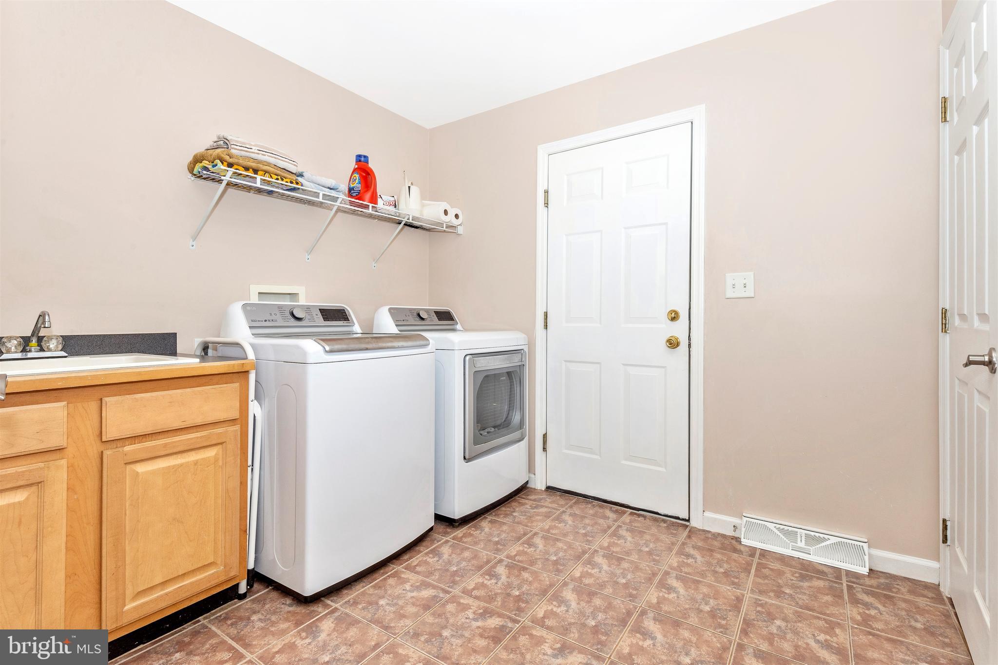 6250 Mt Phillip Road Frederick, MD 21703 - Photo 14 of 79 Laundry / Mud Room off Garage