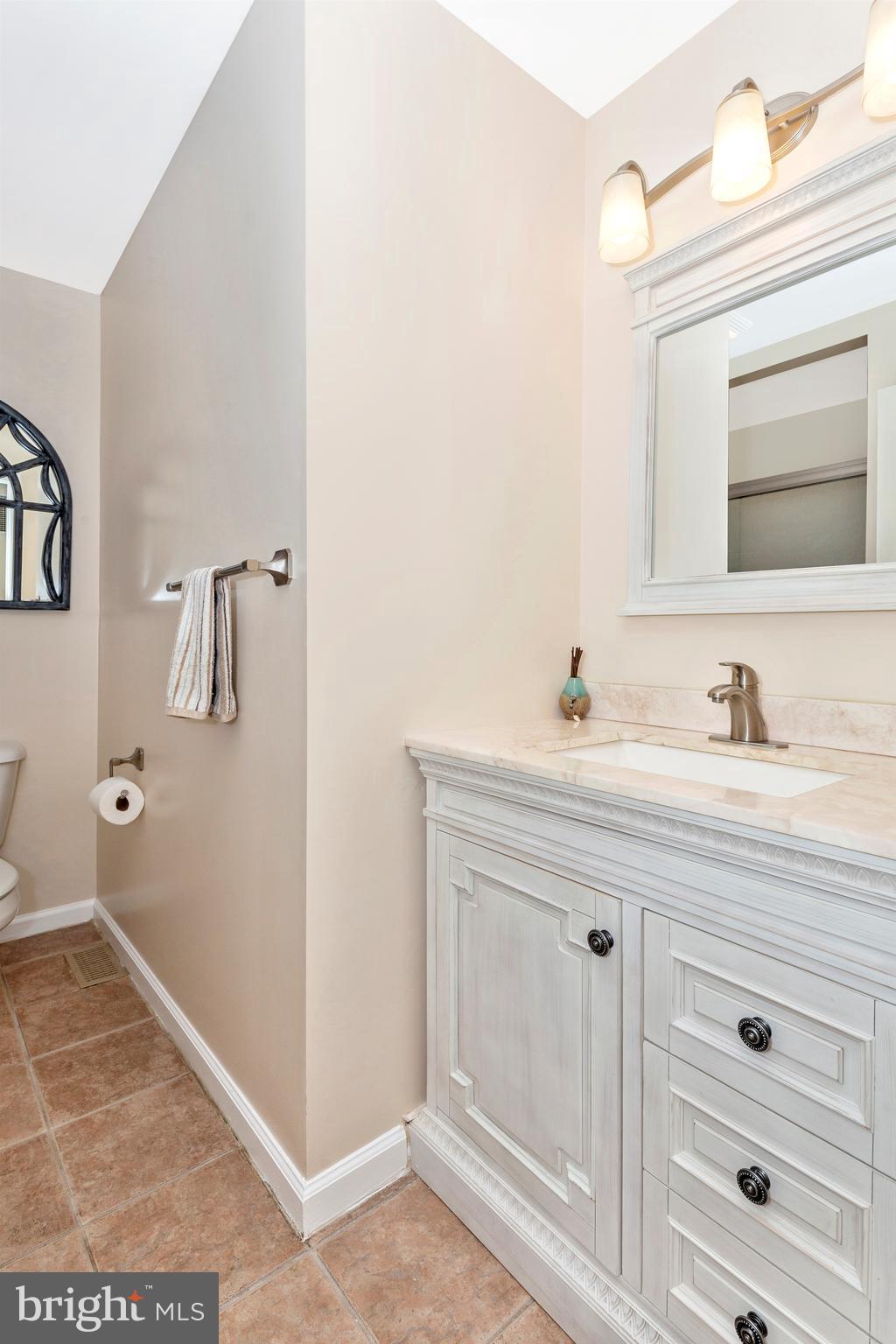 6250 Mt Phillip Road Frederick, MD 21703 - Photo 25 of 79 Hall Bath