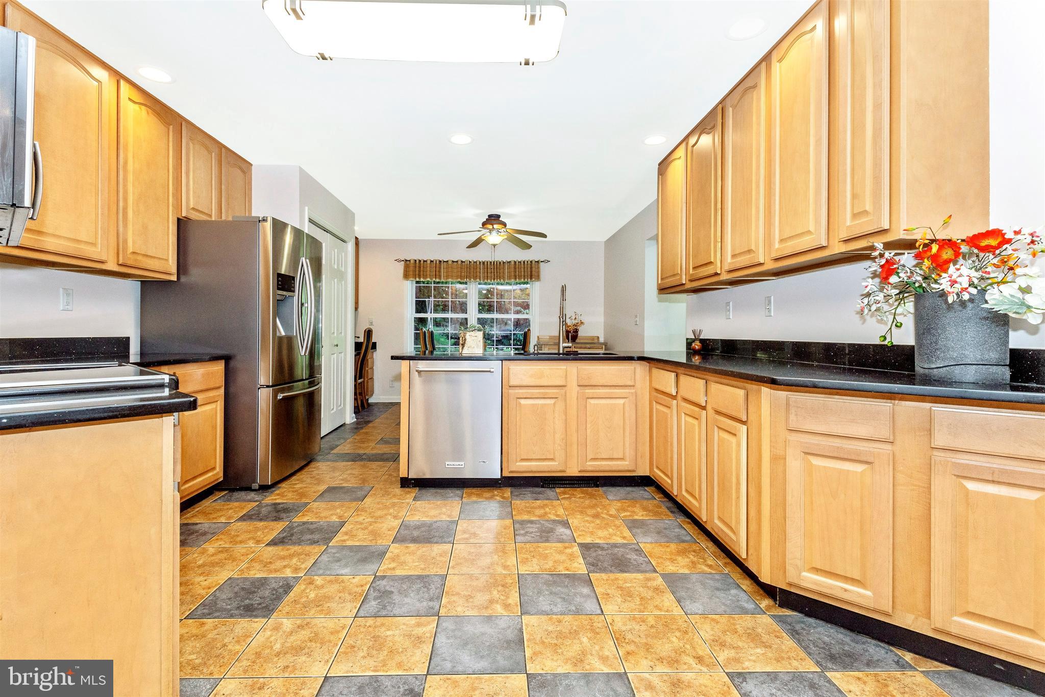 6250 Mt Phillip Road Frederick, MD 21703 - Photo 8 of 79 Kitchen - 2016 Appliances