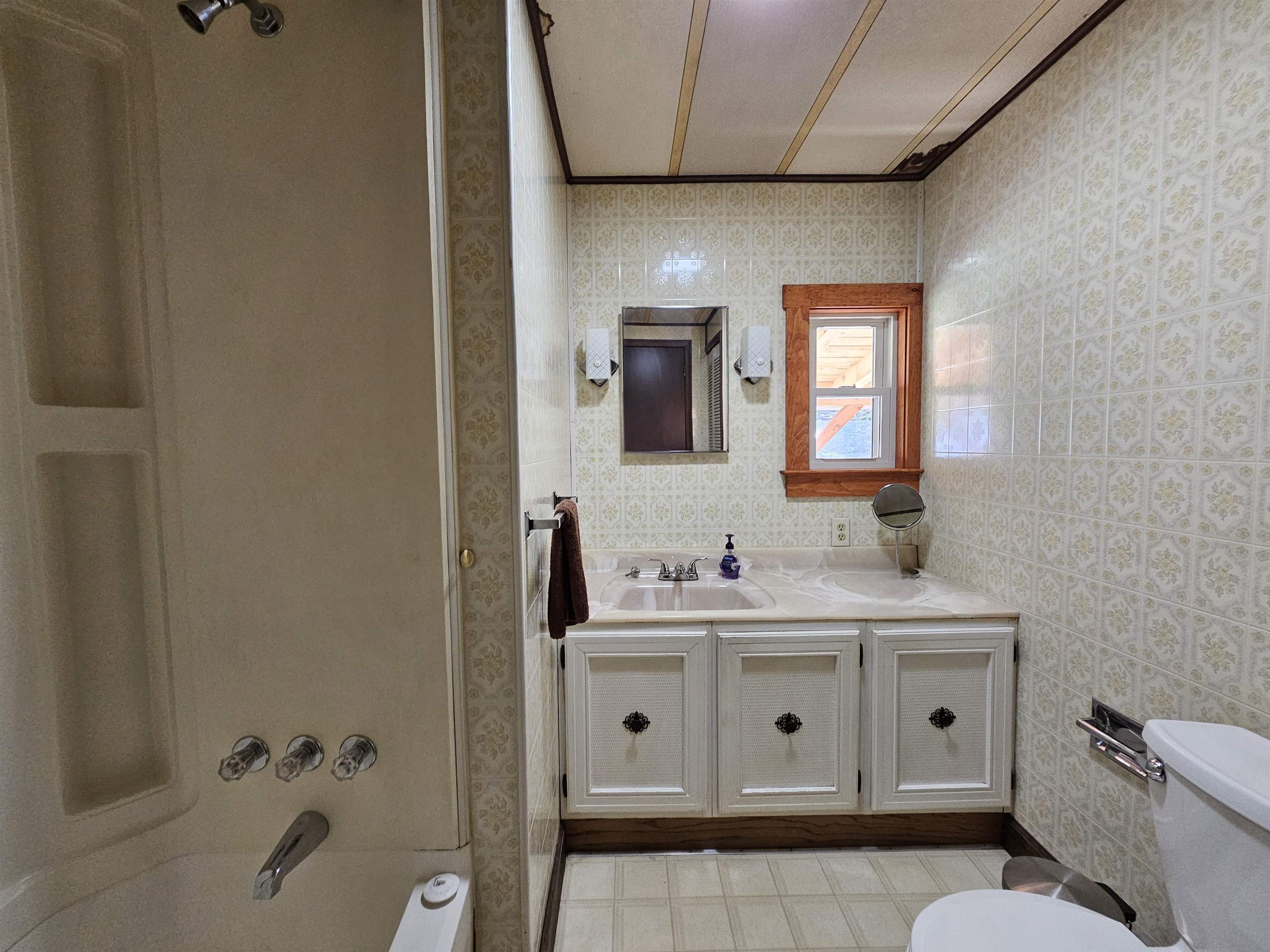 818 Davidson Hill Road Chester, VT 05143 - Photo 12 of 39