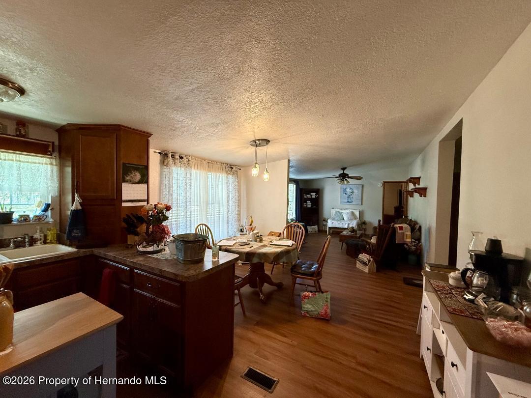 11340 Southwest 28th Way Webster, FL 33597 - Photo 8 of 38 Big Spacious Home. Great for entertaining.