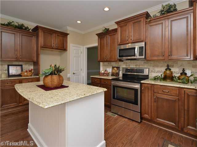 6375 Robinhood Road Pfafftown, NC 27040 - Photo 2 of 16 Kitchen.
