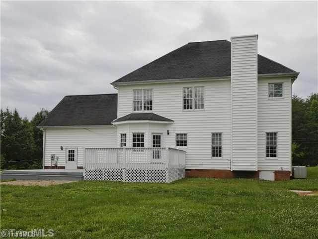 6375 Robinhood Road Pfafftown, NC 27040 - Photo 15 of 16 Exterior Back.