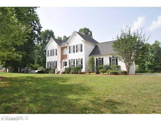 6375 Robinhood Road Pfafftown, NC 27040 - Photo 16 of 16 Exterior Front.