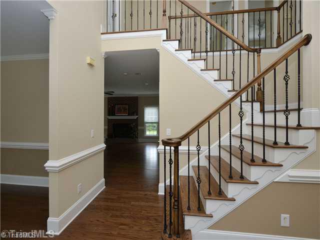 6375 Robinhood Road Pfafftown, NC 27040 - Photo 3 of 16 Entry.