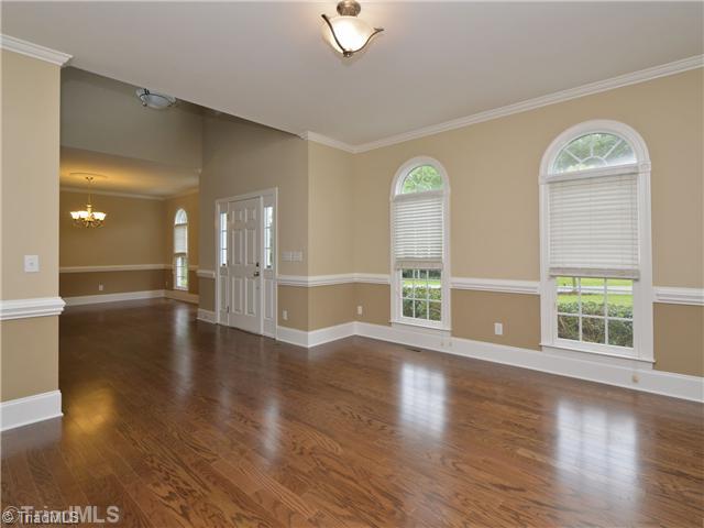 6375 Robinhood Road Pfafftown, NC 27040 - Photo 4 of 16 Living Room.