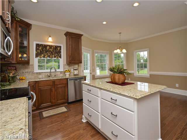 6375 Robinhood Road Pfafftown, NC 27040 - Photo 6 of 16 Kitchen.