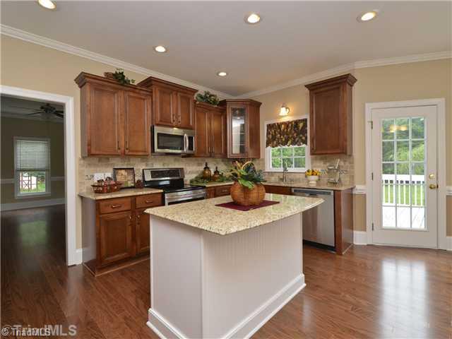 6375 Robinhood Road Pfafftown, NC 27040 - Photo 7 of 16 Kitchen.