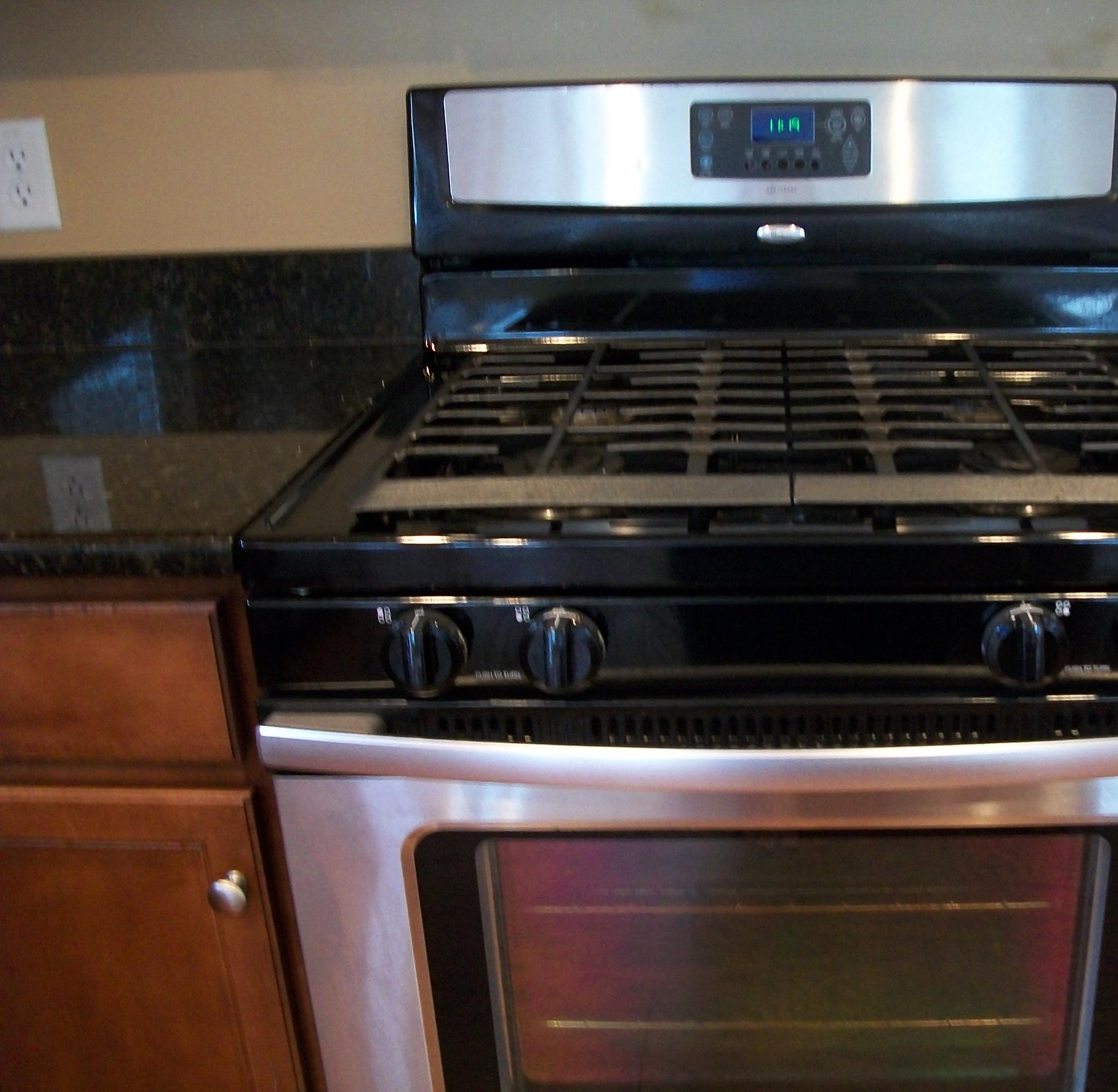 360 Deep River Road Summerville, SC 29486 - Photo 11 of 45 Gas Stove