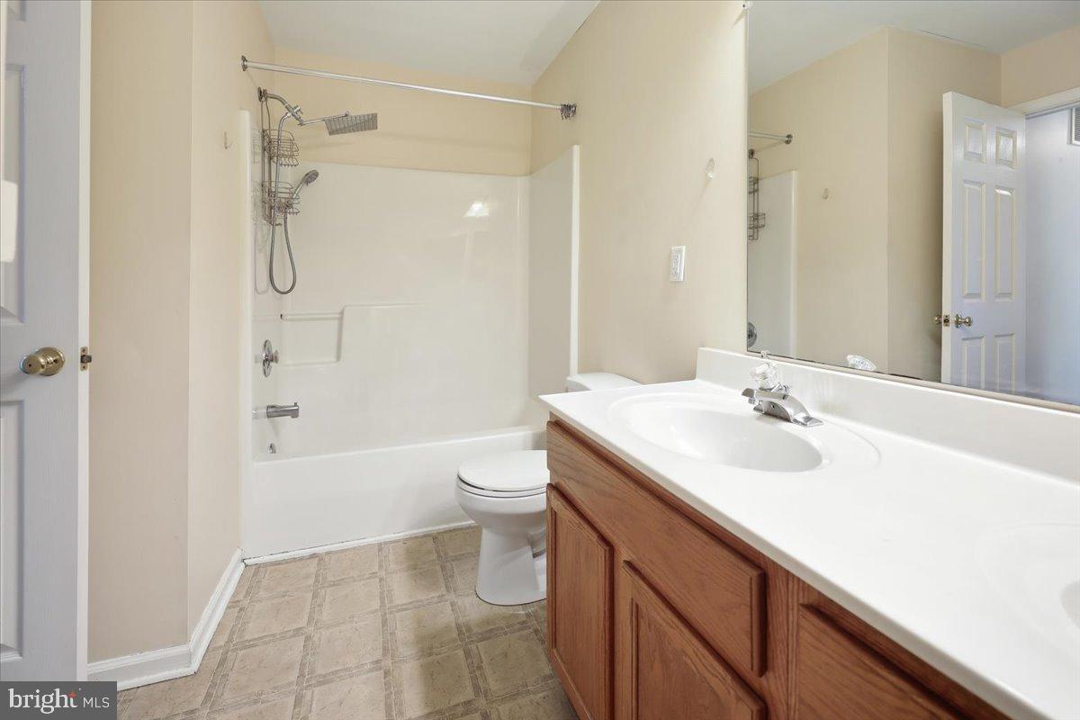 39 Chartwell Court Perryville, MD 21903 - Photo 26 of 37 Tub/shower combo in hall bath