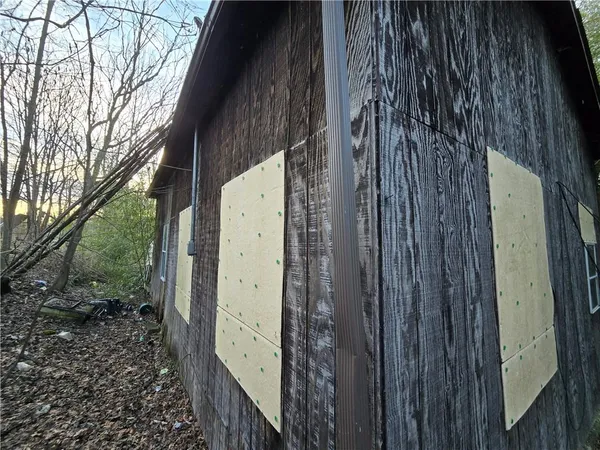 a view of a pathway of a house with a tree