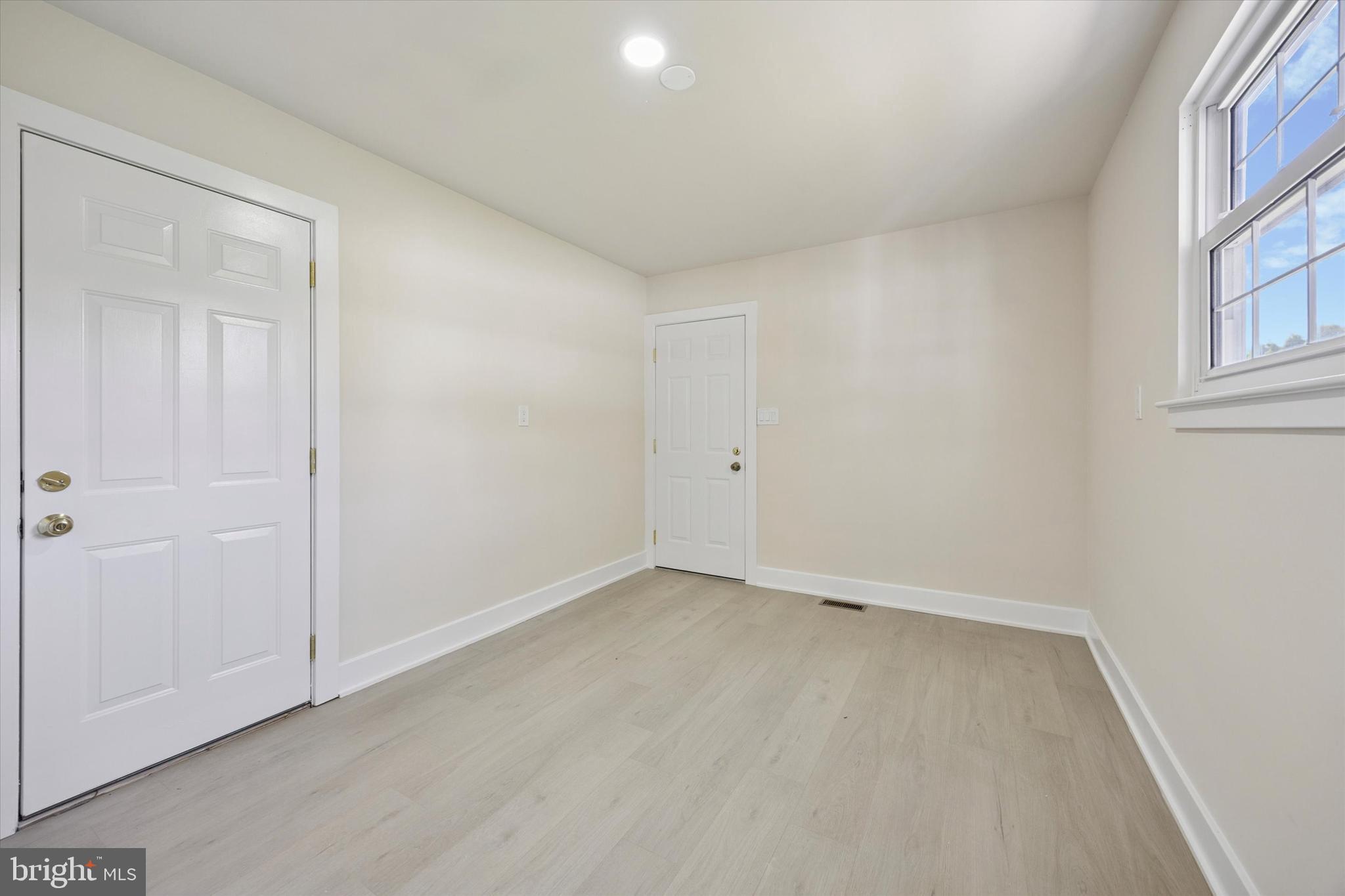 9 Nottingham Road Marlton, NJ 08053 - Photo 18 of 35 an empty room with windows