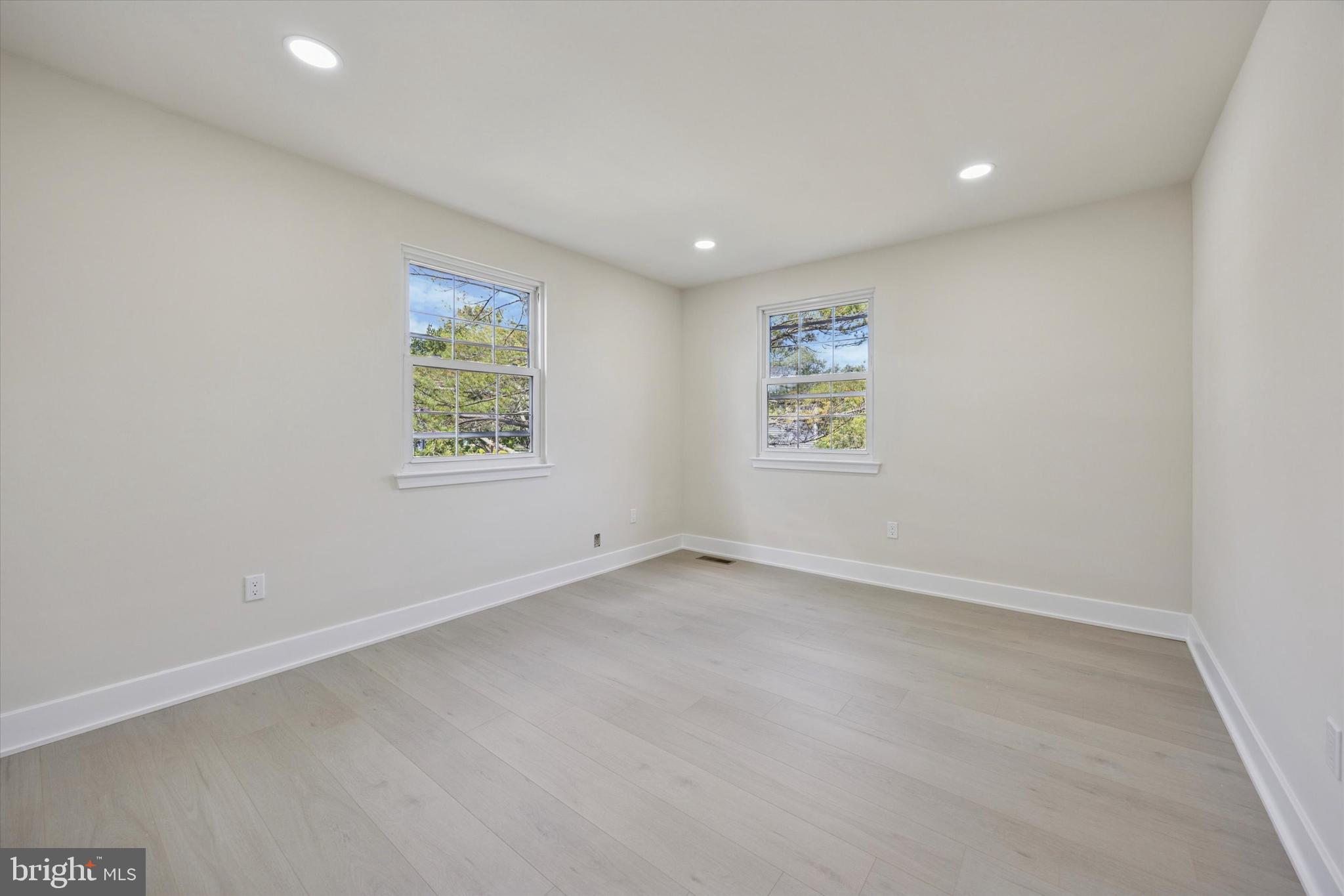 9 Nottingham Road Marlton, NJ 08053 - Photo 21 of 35 an empty room with a window