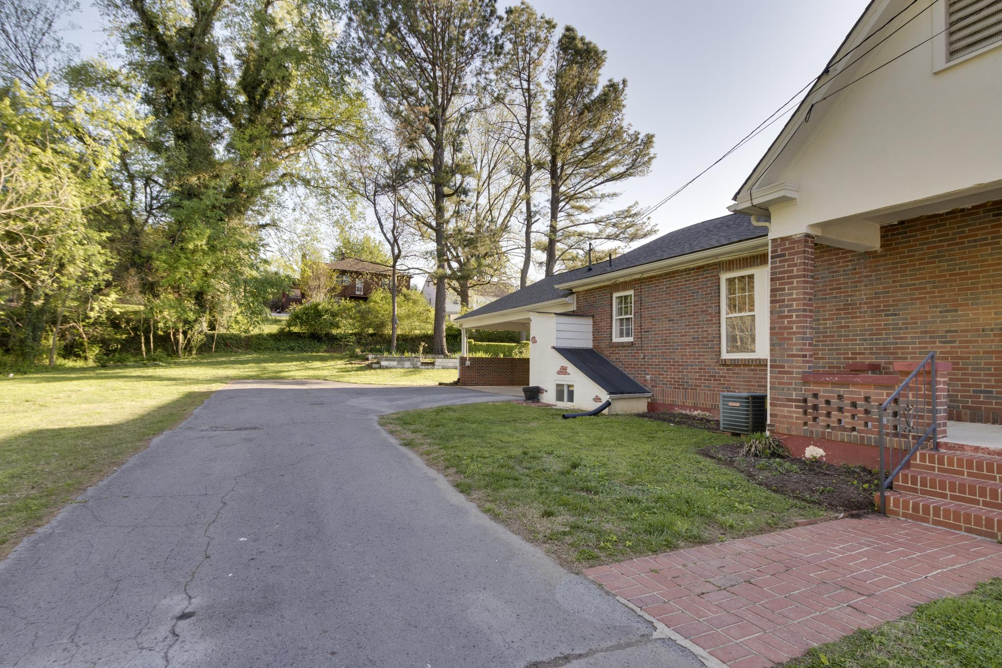 614 3rd Avenue West Springfield, TN 37172 - Photo 22 of 27 Paved Drive